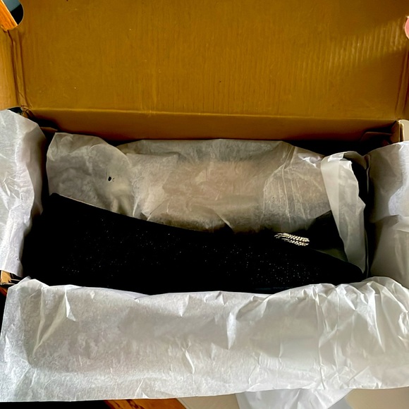 Women’s Skechers flats - Picture 3 of 6